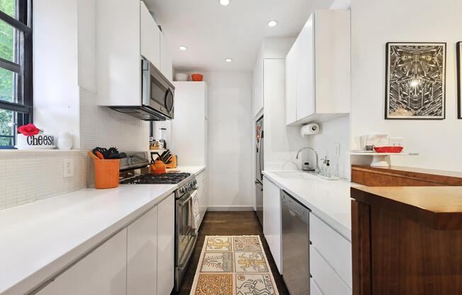 48 5 AVE