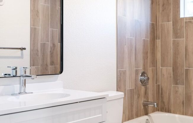 2 beds, 1 bath, 821 sqft, $1,625, Unit 2D