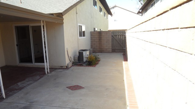 3 beds, 2 baths, $3,295