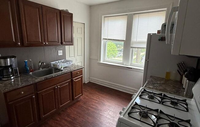 2 beds, 1 bath, 950 sqft, $1,680, Unit 4413-2B