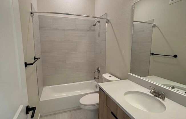 2 beds, 2 baths, 720 sqft, $1,949, Unit 820 #211