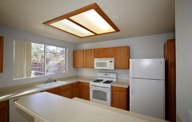 2 beds, 2 baths, $1,900, Unit 611