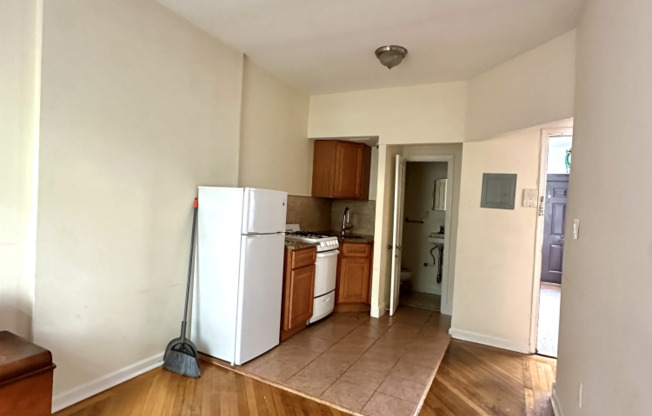 274 GATES AVE