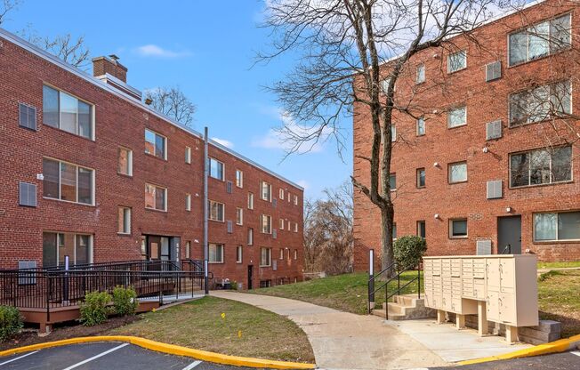 2 beds, 1 bath, 603 sqft, $1,835, Unit 5950-206