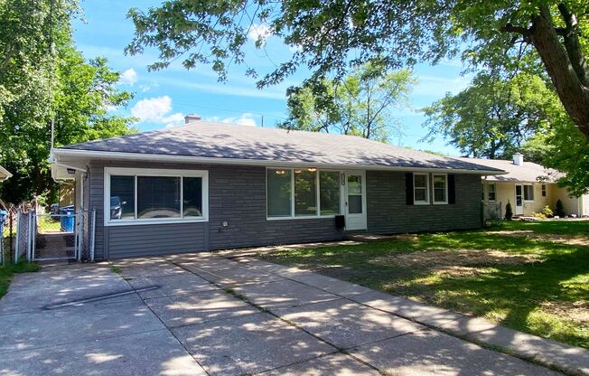 3 Bed - 1 Bath Colonial for Rent in Parma Heights!