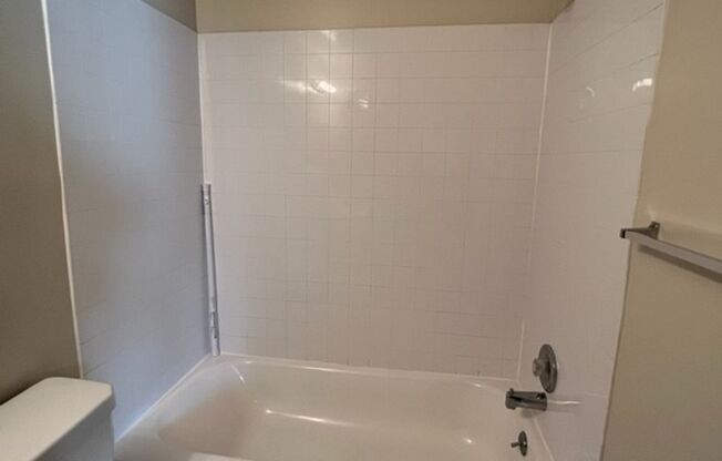 1 bed, 1 bath, 700 sqft, $1,200, Unit 532