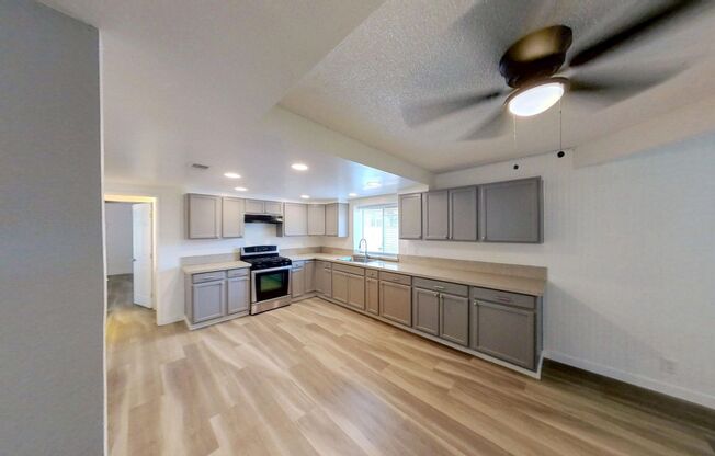 4 Bedroom 2.5 Bath Home Located in Rialto!