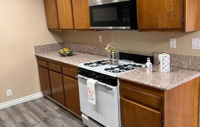 869 871 W WALNUT AVE