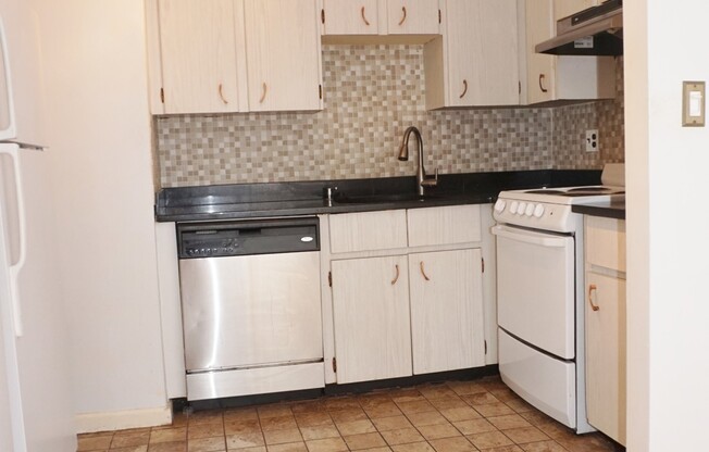 8 SCOTTFIELD RD