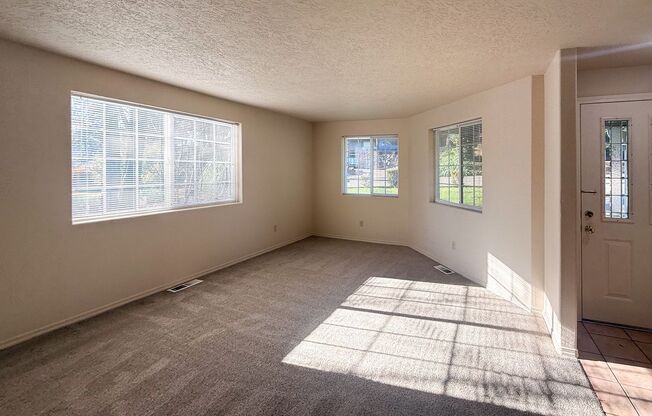 Large Home Overlooking Clark Creek Park ~ Lorian 3200