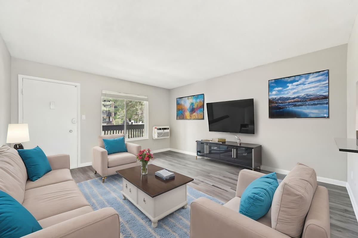 3300 Tamarac Apartments