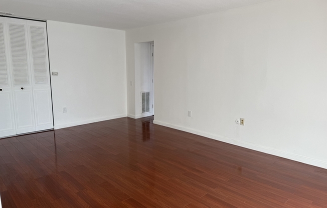 1 bed, 1 bath, 675 sqft, $1,750, Unit B