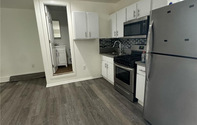 Studio, 1 bath, 690 sqft, $1,750