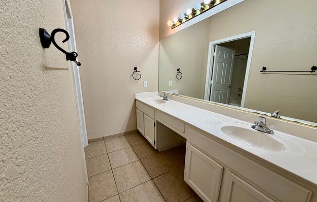 2 beds, 2 baths, $1,525, Unit # 515