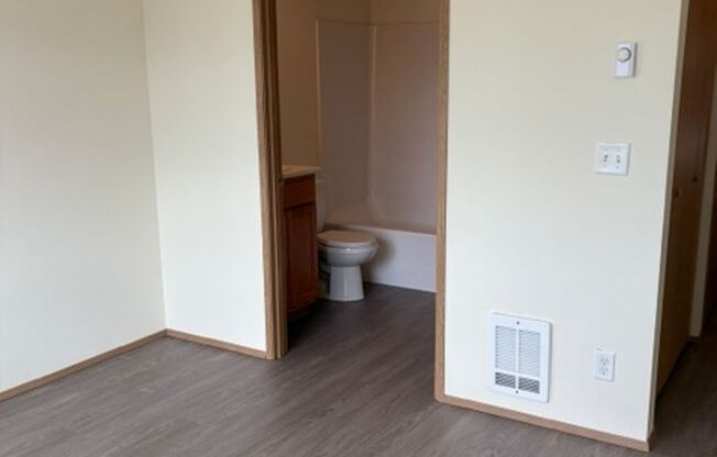 3 beds, 2 baths, 1,002 sqft, $1,800, Unit 63-305