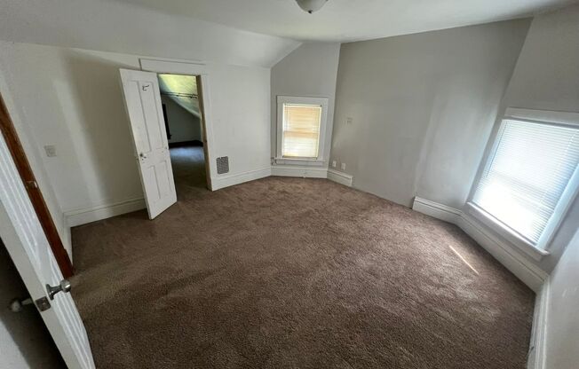 Large 4 bedroom house east of campus for August 2025 move-in