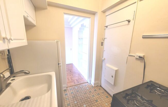 1 bed, 1 bath, $1,045, Unit 407