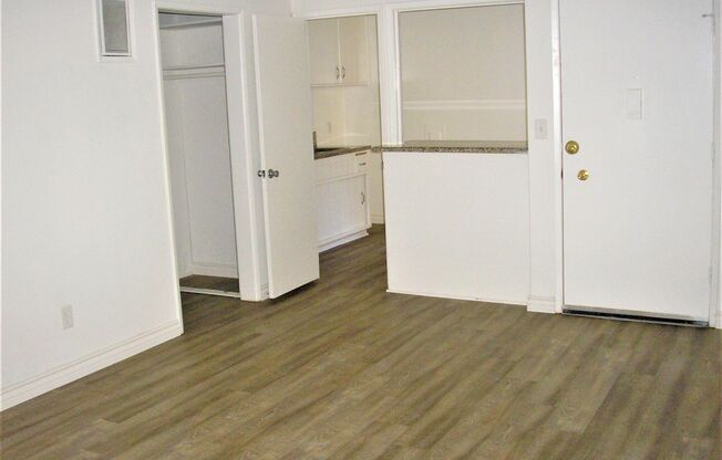 1 bed, 1 bath, $1,595, Unit 04