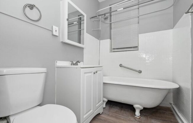 1 bed, 1 bath, 470 sqft, $1,225, Unit 4234 1/2 -  1W