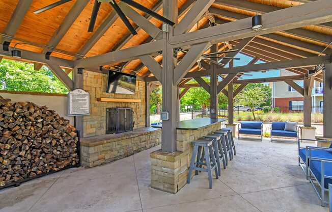 outdoor lounge at Landing Willow Bayou in Bossier City, LA