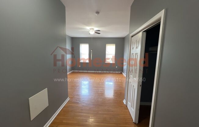 2 beds, 1 bath, $1,200, Unit Apt 3