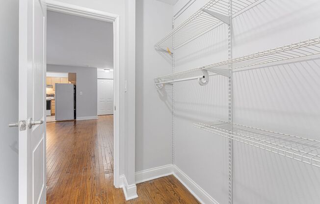 Studio, 1 bath, 383 sqft, $1,550, Unit 307