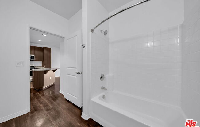 1 bed, 1 bath, 715 sqft, $2,195, Unit 305