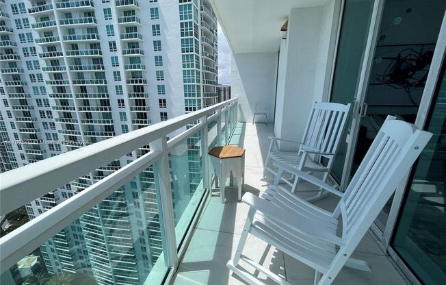 2 beds, 2 baths, 986 sqft, $4,500, Unit 950 Brickell Bay Dr # 32-07 (A11702512)