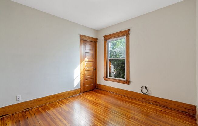 2 beds, 1 bath, $1,300, Unit 134 Tennyson Ave.