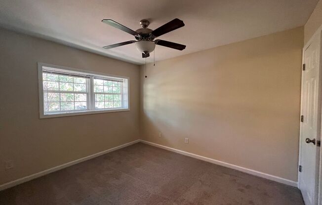 2 beds, 1.5 baths, 1,050 sqft, $995, Unit 35 Trapp Ct.