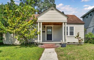 Charming 2 Bed, 1 Bath Cape Cod Bungalow Minutes from Downtown!