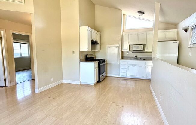 2242 Elden Ave