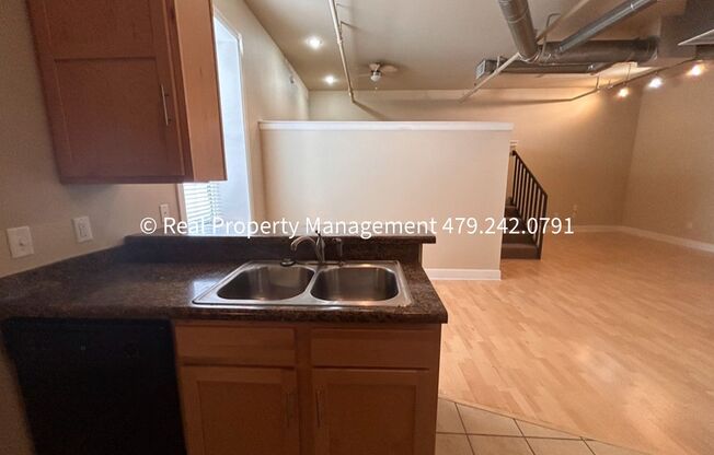 1 bed, 1 bath, $800, Unit APT #14