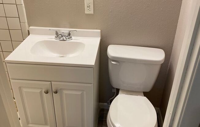 1 bed, 1 bath, 345 sqft, $900, Unit LP#10