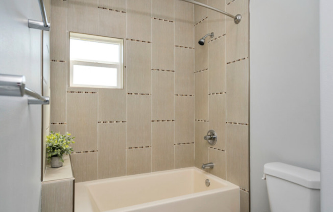 2 beds, 2.5 baths, 1,213 sqft, $1,725, Unit 109