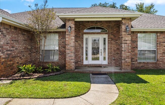 4 Bedroom + BONUS ROOM Home in Navarre!