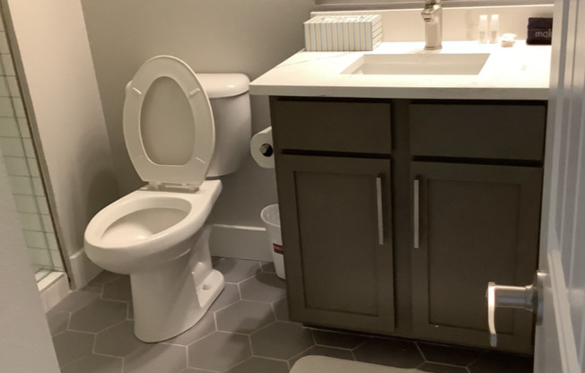 3 beds, 2.5 baths, 1,404 sqft, $5,640, Unit 1430-105