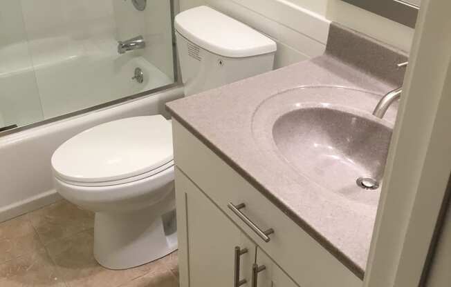this is a photo of the bathroom in the 1 bedroom clipper floor plan at nant