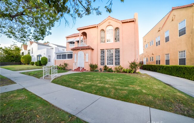 1036 S CITRUS AVE