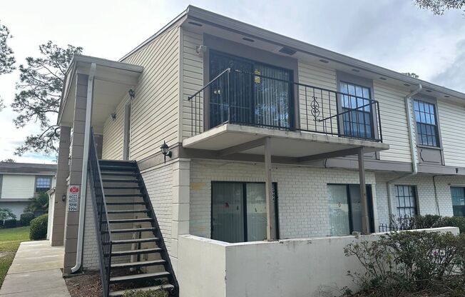 **MOVE IN SPECIAL $500 Off the first months rent** COZY 2 Bedroom/1.5 Bathroom 2nd Floor Condo!!