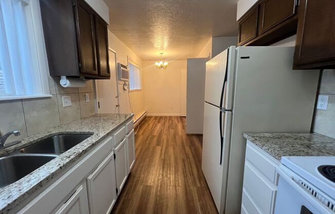 2 beds, 1 bath, $975, Unit 1616 S Von Elm