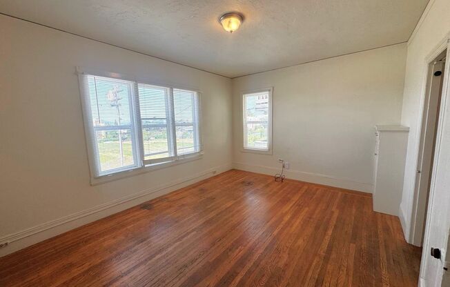 Great Deal!  Just 1 block from Campus!! ~Off-street, Parking available~ Coin Laundry Onsite