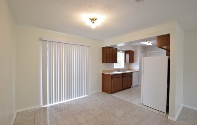 Charming 3 Bed 2 Bath Home for Rent in Deltona, FL!