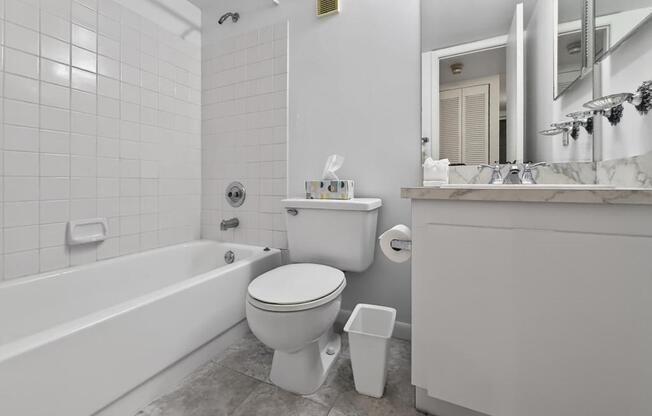 2 beds, 2 baths, 806 sqft, $2,000