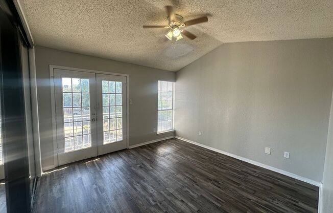 2 beds, 1 bath, 974 sqft, $1,215, Unit 1008