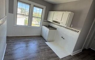 565 E ELM ST