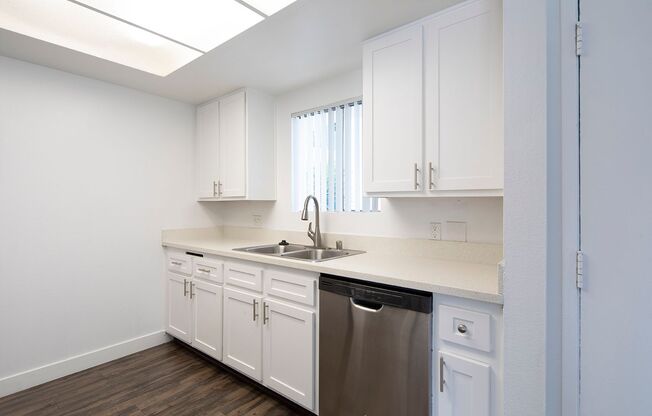 2 beds, 2 baths, 1,057 sqft, $3,195, Unit 220