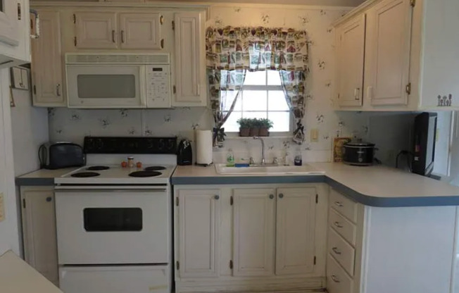 Cozy 1 bedroom in 55+ Resort Style Community