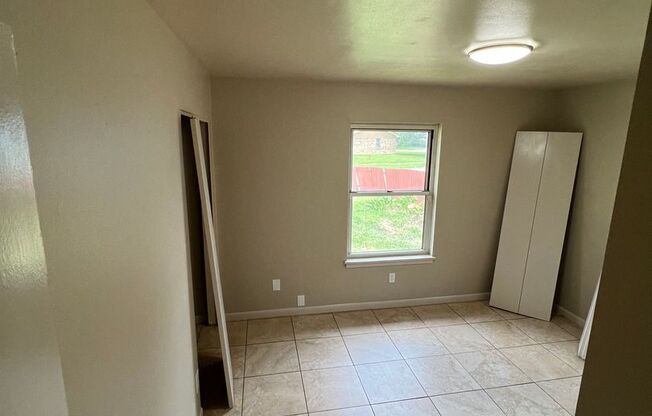 3 beds, 1 bath, $1,200