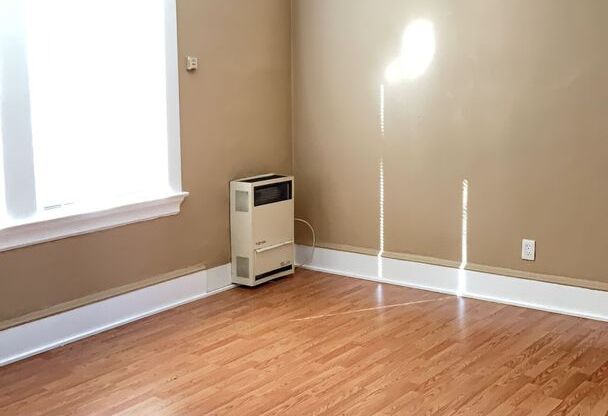 1 bed, 1 bath, 527 sqft, $1,800, Unit 172 9th St.